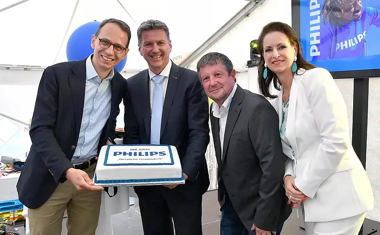 From left to right: Christoph Schlager, Managing Director of Philips Austria; Governor Daniel Fellner; Site Manager Hans Peter Rammel; and Human Resources Manager Ilse Rapatz at the “100 Years of Philips in Austria” anniversary celebration in Klagenfurt