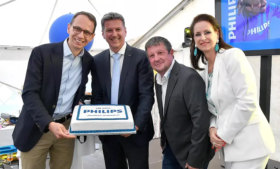 From left to right: Christoph Schlager, Managing Director of Philips Austria; Governor Daniel Fellner; Site Manager Hans Peter Rammel; and Human Resources Manager Ilse Rapatz at the “100 Years of Philips in Austria” anniversary celebration in Klagenfurt